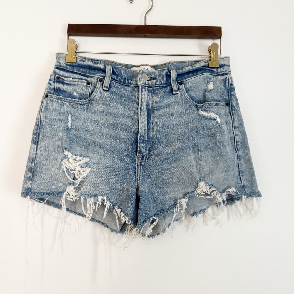ABERCROMBIE The Mom Short High Rise Light Wash Distressed 29 - Picture 2 of 6